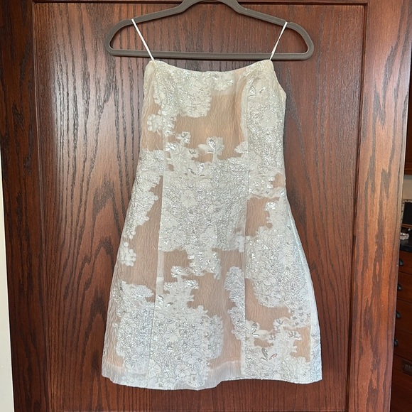 Elliatt Priyanka Mini Dress in Ivory size Medium - Picture 7 of 12